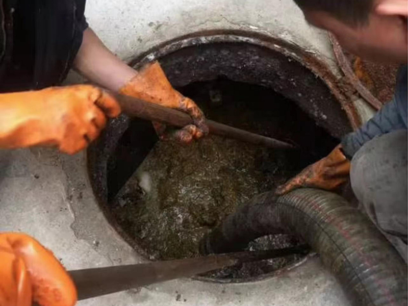 庐江清理化粪池时如何避免沼气的危害？